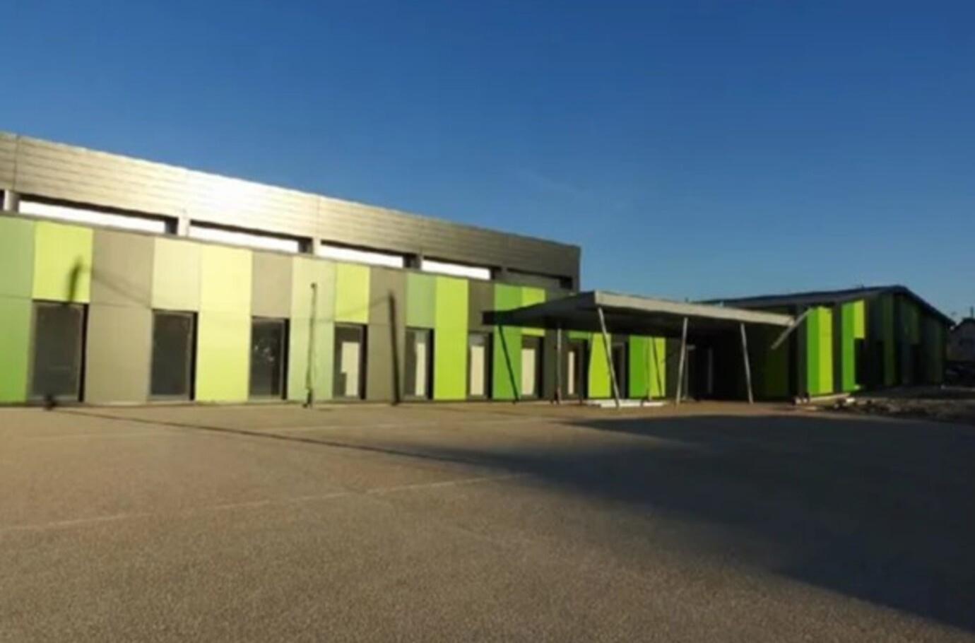 Communauté de Communes de l'Aillantais - Le gymnase livré, photo de l'Yonne Républicaine article 2-11-2021. MOE AXIS Architecture Communauté de Communes de l'Aillantais - Le gymnase livré, photo de l'Yonne Républicaine article 2-11-2021. MOE AXIS Architecture